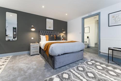 Southampton Apartment | Explore The Madison: Self Check-In Studios & Family Friendly