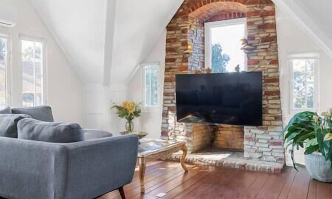 Newhall House | Enchanting Stay at The Magic Castle with Kitchen Access