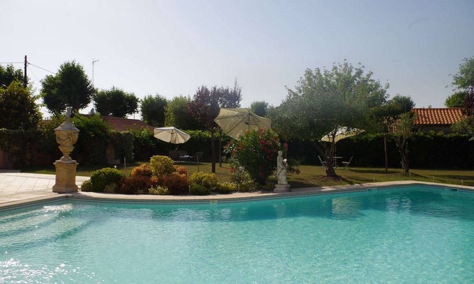 Audenge Apartment | Discover the Basin's Magic in Vibrant City Center