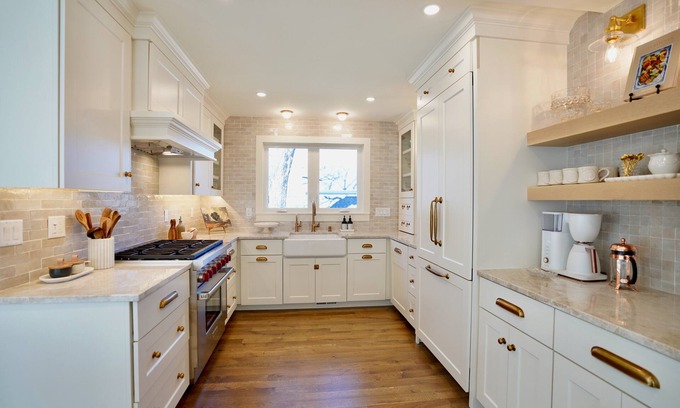 Fontana-on-Geneva Lake House | Magnolia Farmhouse: Oceanfront Retreat with Breakfast & Pool