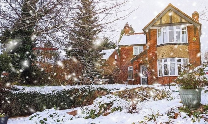 Reading Cottage | The Magnolia Cottage - 5 Bed Victorian Holiday Home -Reading