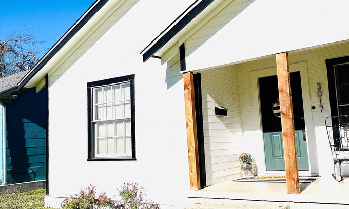 Waco House | Experience The Magnolia: Pet-Friendly Stay in Downtown Waco