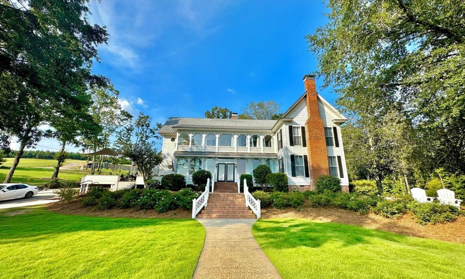 Cedar Bluff House | Lake Front Retreat with Pool & Spa - Guest Rated 10/10