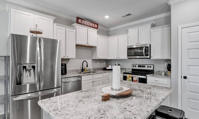 Southaven House | Experience The Magnolia: Family-Friendly with Kitchen Amenities