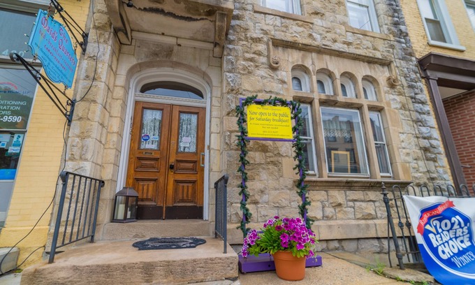 Cumbola Bed & Breakfast | Rated 9.6/10: The Maid's Quarters B&B with Breakfast