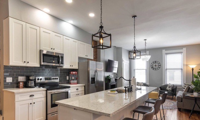 Covington Apartment | Experience The Main Event with Private Parking & Breakfast