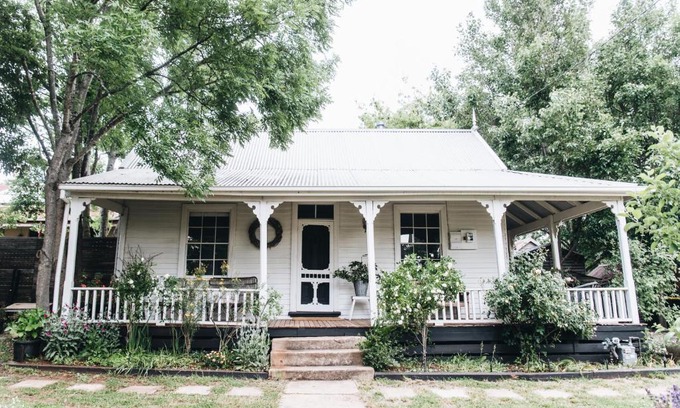 Daylesford House | Experience The Main House @ Poets Lodge - Family Friendly Stay