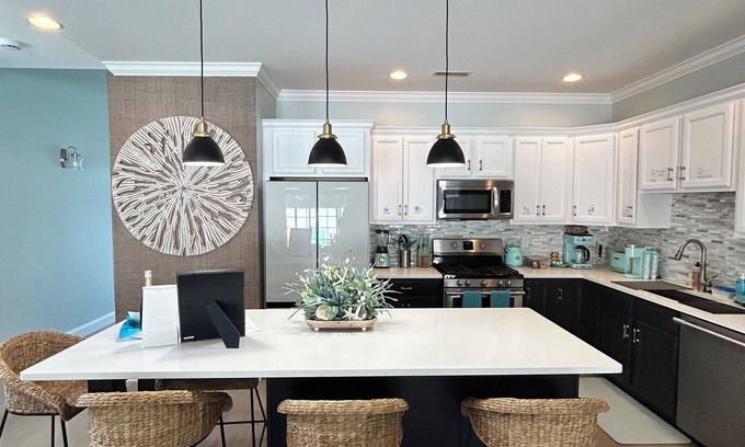 Salisbury House | Discover The Main Residence at 175 - Walk to the Beach!