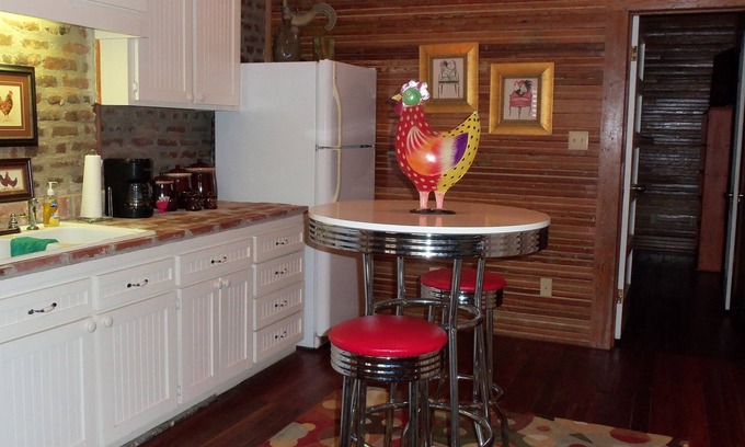 Yazoo City Hotel | Inviting Stay at The Main Street Hotel with Breakfast & Kitchen