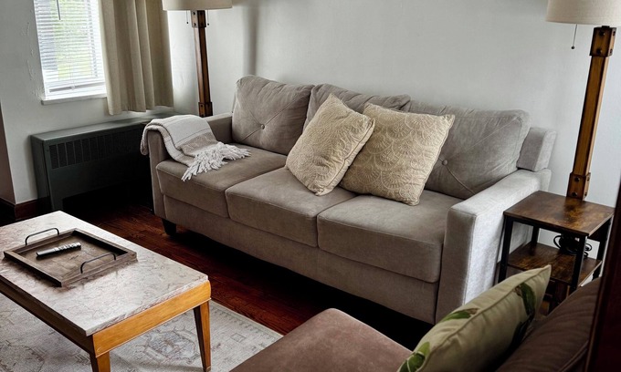 Ansted Apartment | Guest Rated: 9.8 at The Main Street Stay - Family Friendly
