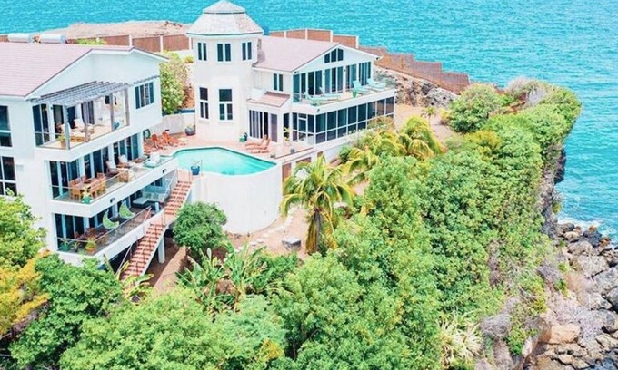 Lance aux Epines Villa | Elegant Stay at The Main Villa: Pet-Friendly Retreat