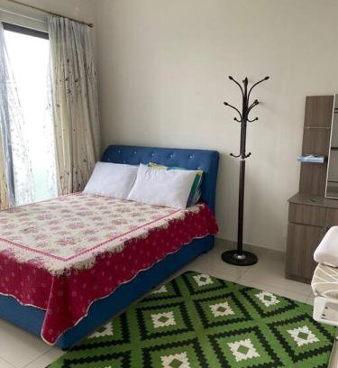 Seri Kembangan Apartment | Kid-Friendly Haven with Pool: The Makcik's @UNIV360