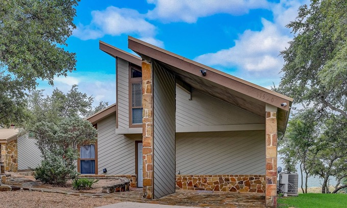 Burnet House | The Mallard on Lake Buchanan Dam | House in Burnet