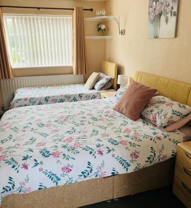 Sleaford Bed & Breakfast | Guest Favorite: The Mallards with Hot Tub & Breakfast