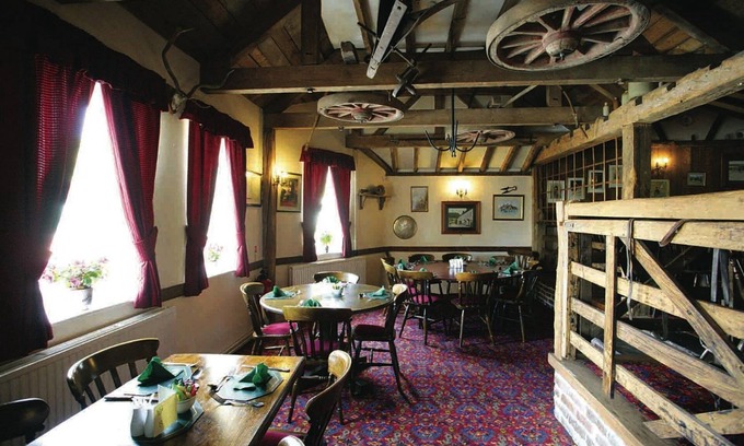 Berkeley Hotel | Discover Comfort at The Malt House with Pool and Dining