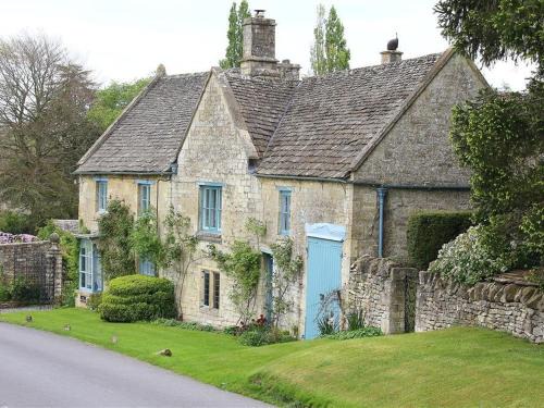 Burford House | Elegant Stay at The Malt House: Pet-Friendly & Family-Focused