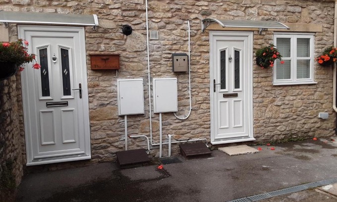 Shepton Mallet Apartment | Stylish The Maltings - Apartments 1 for Your Next Getaway