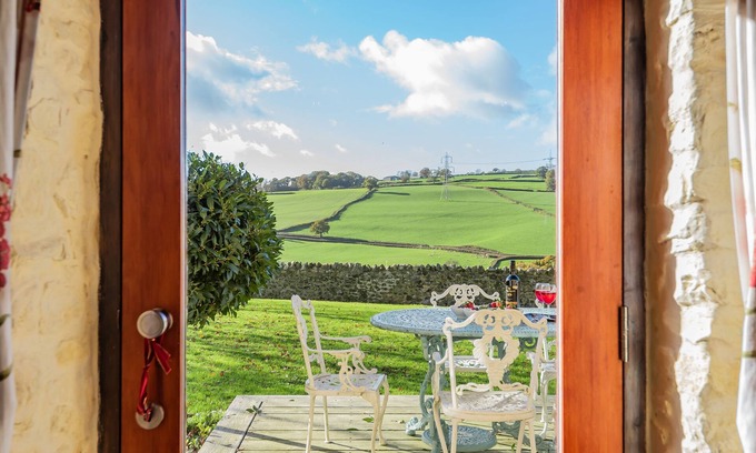Axminster House | Uninterrupted River Views from a Unique Historic Terrace