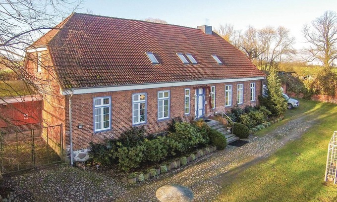Metelsdorf Apartment | The manor house, built around 1800, was divided into several vacation apartments in the course of a