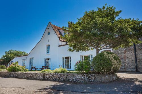 Holt Hotel | Discover The Manor Coastal Hotel & Inn in Blakeney, Norfolk