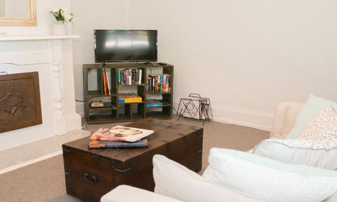 Beechworth Cottage | Perfectly Located The Manse - Steps from Downtown Attractions