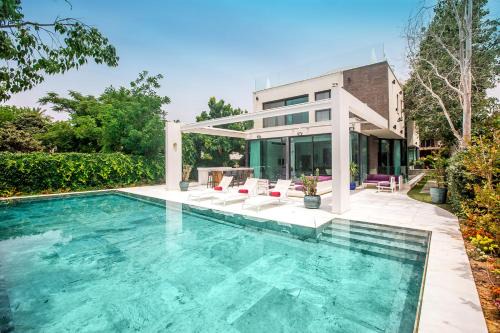 Herzliya Pituach Villa | Experience The Mansion by Five Stay with Oceanfront Amenities