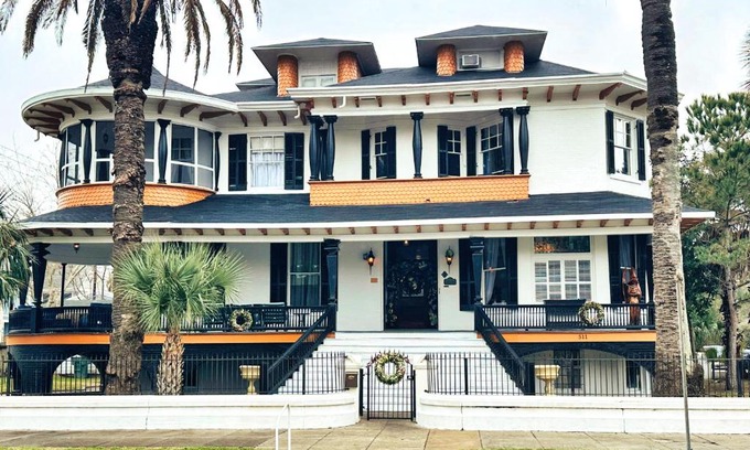 Galveston Bed & Breakfast | Elegant Stay at The Mansion on 17th - Rated 9.2/10
