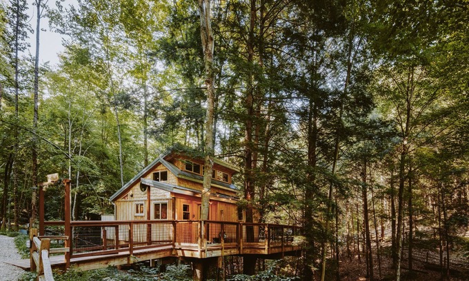 Laurelville Cabin | Relax at The Maple Treehouse | Hocking Hills Retreat