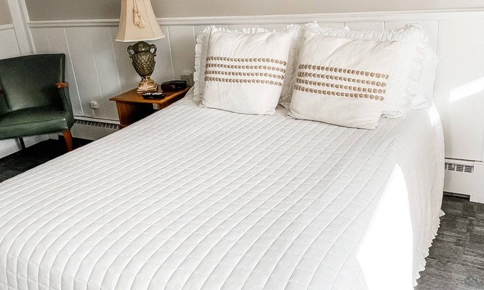 Whitehall Apartment | Unforgettable Stay at The Classic 1 Bed, Maple Tree Inn