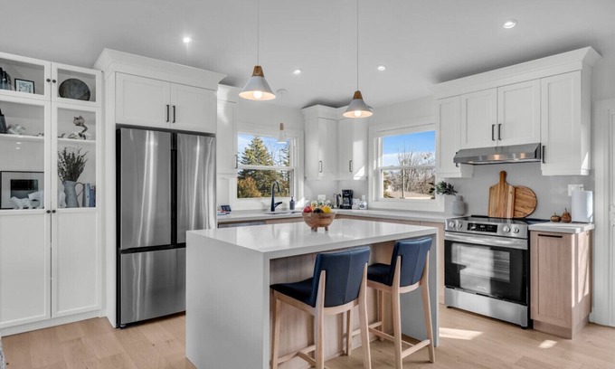 Burlington House | Premier Family Home with Pool & Lake View in Burlington