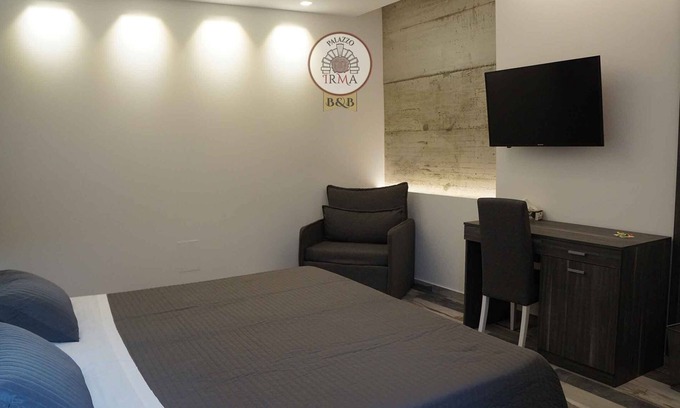 Vibo Valentia Bed & Breakfast | Experience The Mariana of Palazzo IrMa with Breakfast & Kitchen