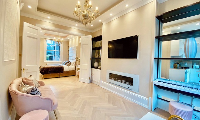 Regent's Park Apartment | Chic Boutique Apartment in Marylebone with Spa Amenities
