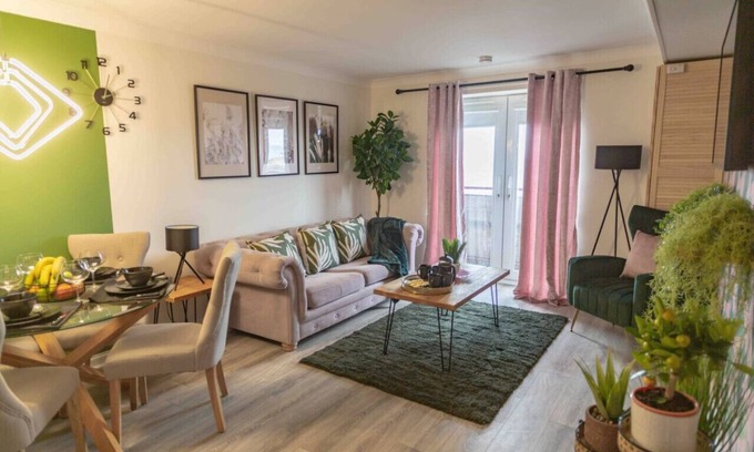 Ayr Apartment | Experience The Marine @ No.7 Ayr Beach - Family & Pet Friendly