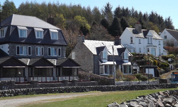 Kippford Hotel | Pet-Friendly Retreat at The Mariner Hotel: Top-Rated Comfort