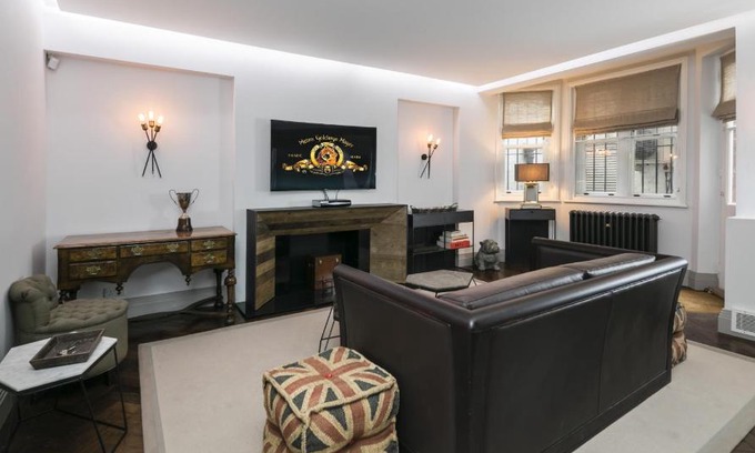 City of Westminster Apartment | Experience the Marlborough Suite: Family-Friendly Retreat