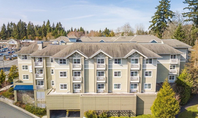 Bainbridge Island Hotel | Discover The Marshall Suites: Guest Rated 8.8 with Great Amenities