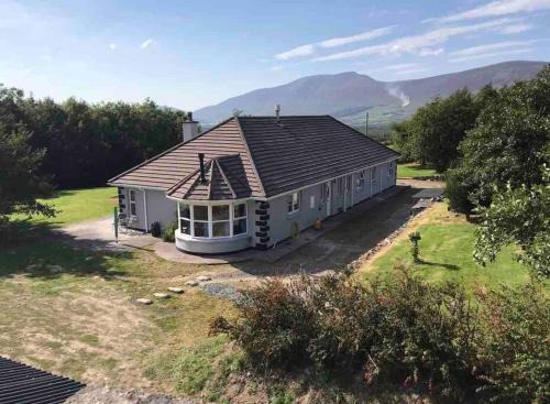 Kells House | Family-Friendly Retreat at The Marshes, Close to Beach