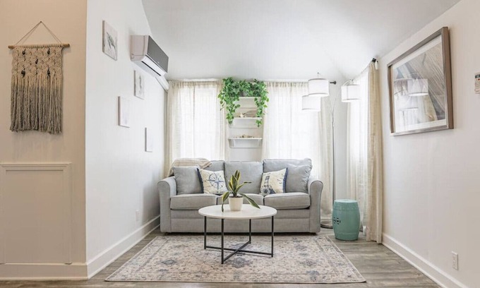 Estate East Street Apartment | Discover The Mary Read - A Pirate’s Serenity with Ocean Views