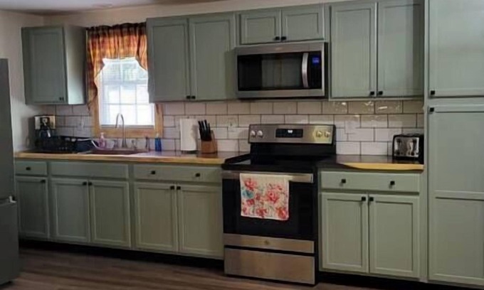 Newtown House | Inviting Mate Creek House: Guest Rated 10/10 with Breakfast