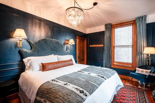 Historic Railroad District House | Pet-Friendly Haven: The Matriarch in Downtown Ashland