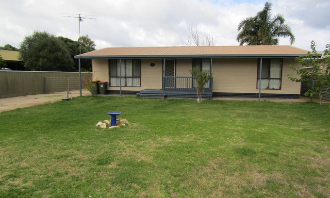 Port Vincent House | Discover The Matt Shack: Family-Friendly Retreat with Pool