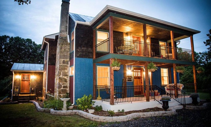 Rockbridge Baths House | Discover The Maury River House: A Cozy Retreat with Ocean Views