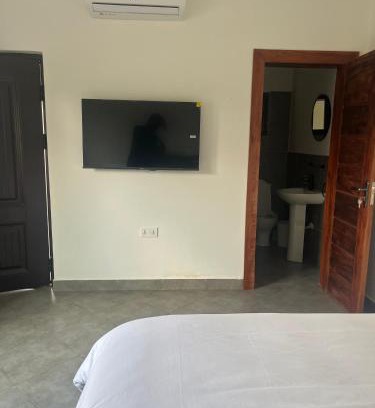 Oyarifa House | The Max Guest House
