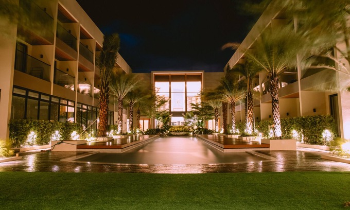 Cauayan Hotel | Discover The Maximilian Hotel: Guest Rated 9.8 with Pool