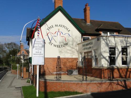 Ollerton Hotel | Discover The Maypole at Wellow: Pet-Friendly Retreat
