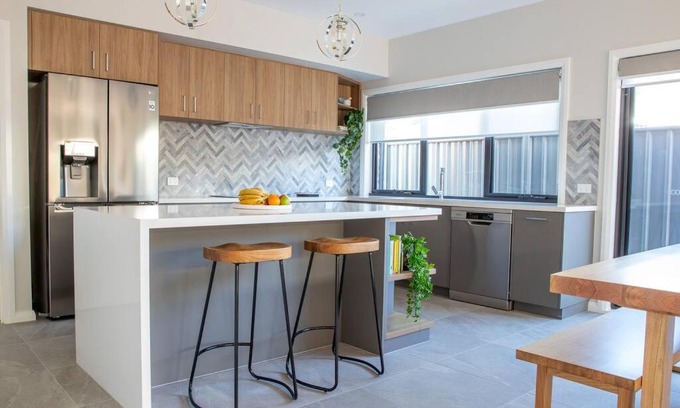 Echuca House | Experience Comfort at The McKinlay Station View, Rated 9.8