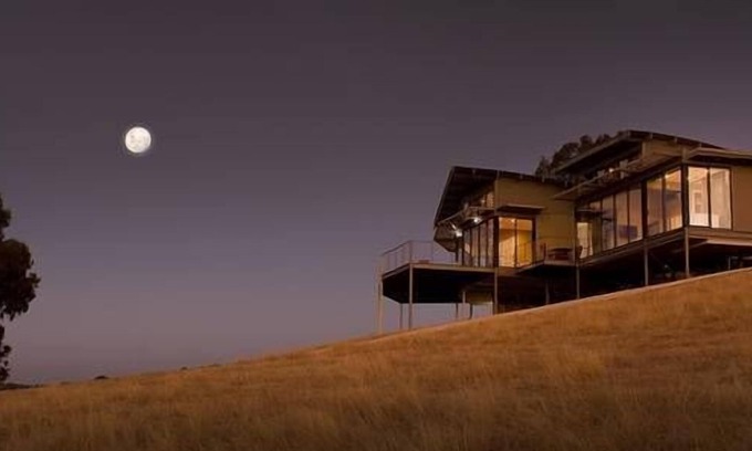 McLaren Vale House | Discover The McLaren Eye of Kangarilla with Spa and Ocean View