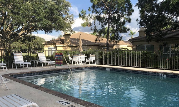 The Meadows Villa | Explore The Meadows in Sarasota - Golf, Pool & Scenic Paths