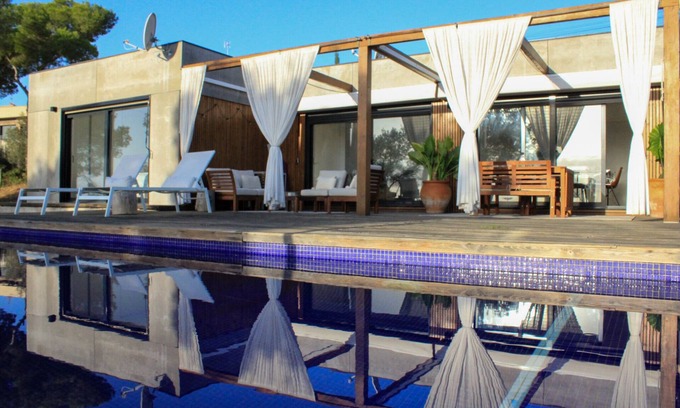 Costa Cunit House | Experience The Mediterranean House in Costa Cunit