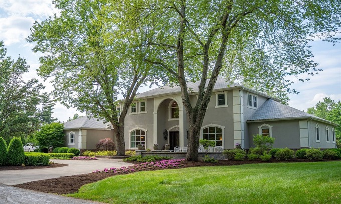 Carbondale House | Discover a Mediterranean Getaway with Outdoor Fireplace